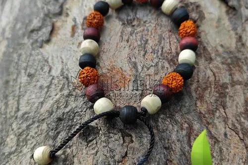 Why are Tulsi and Rudraksha not worn together?