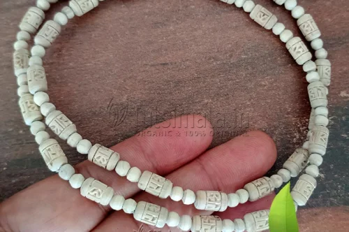 तुलसी माला के नियम: सावधान! क्या आप तुलसी की माला पहनते समय ये काम करते हैं? आज ही बदलाव करें।